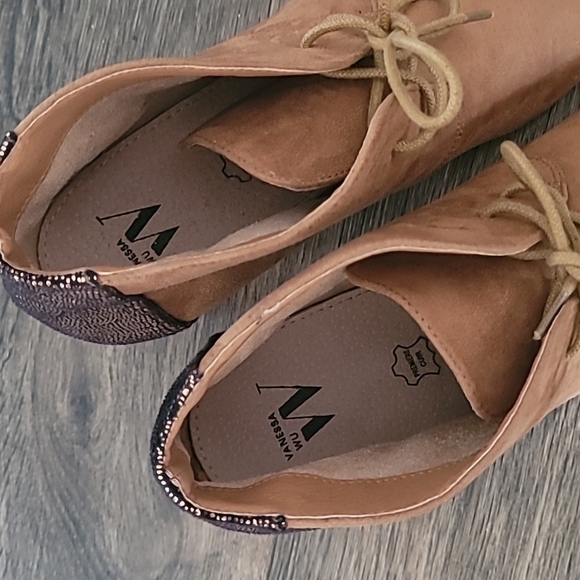 NWOT Vanessa Wu Anthropology brown suede ankle heel booties size 40 - Picture 3 of 10